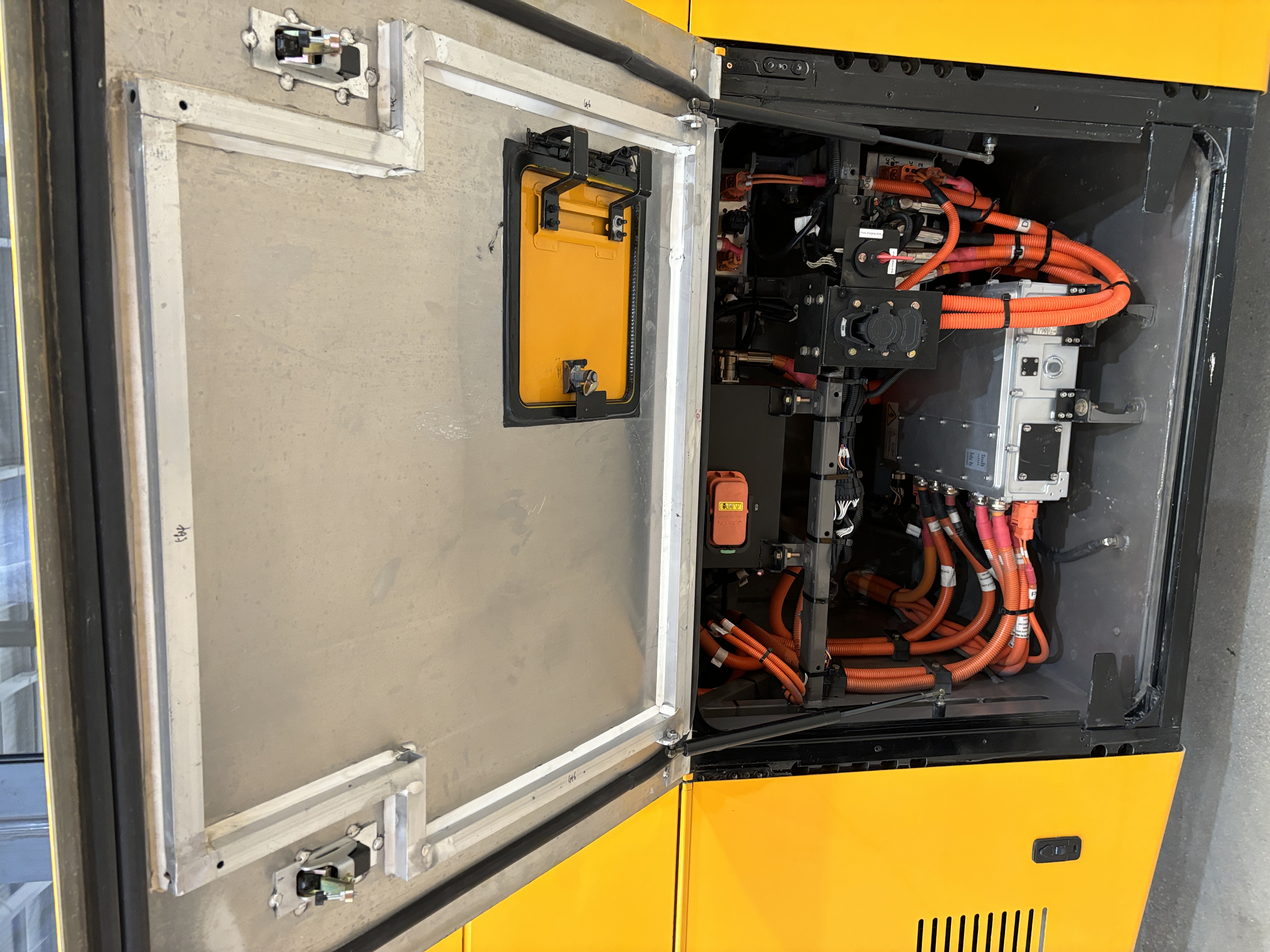 Electric bus