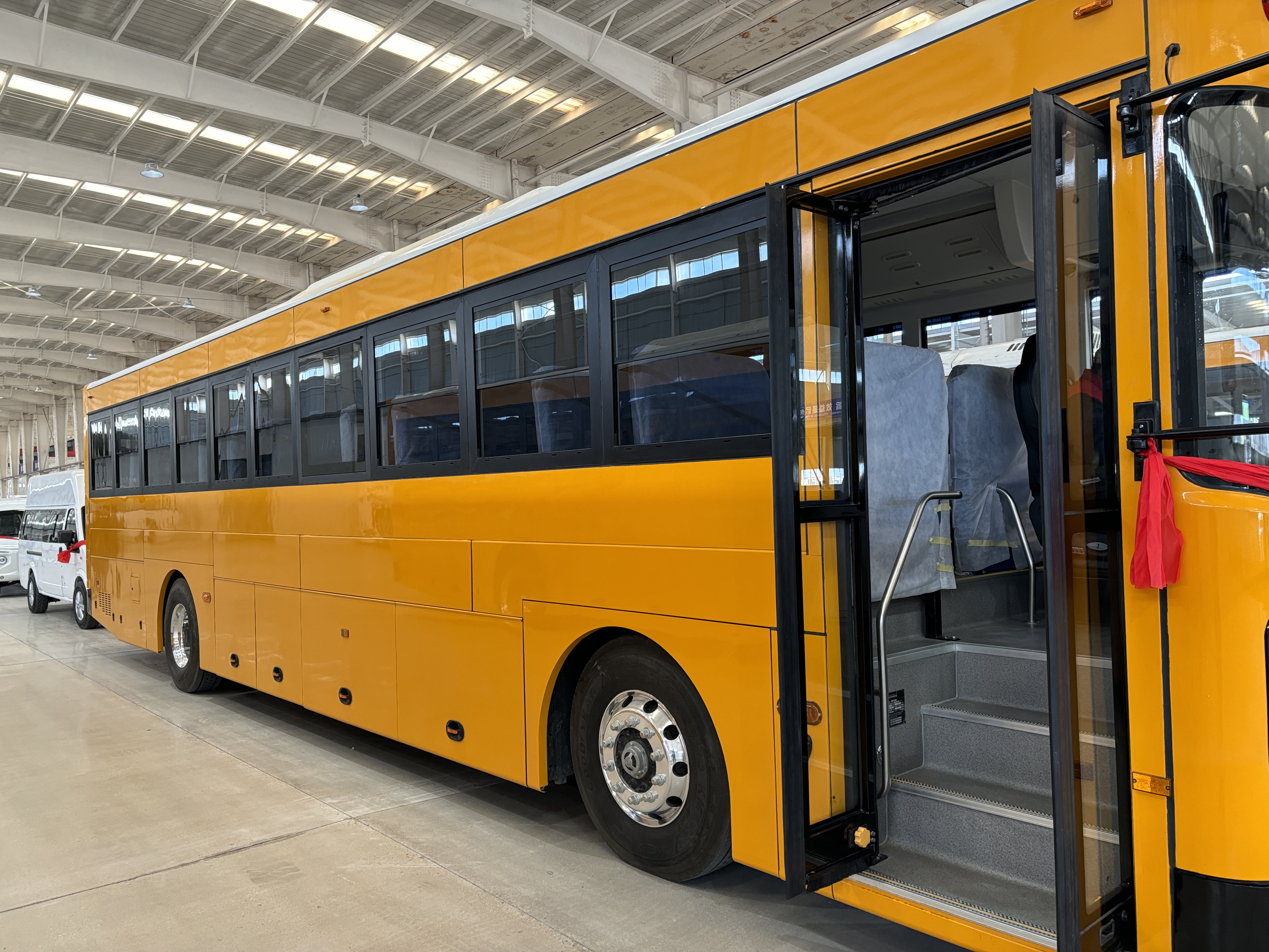 Electric bus