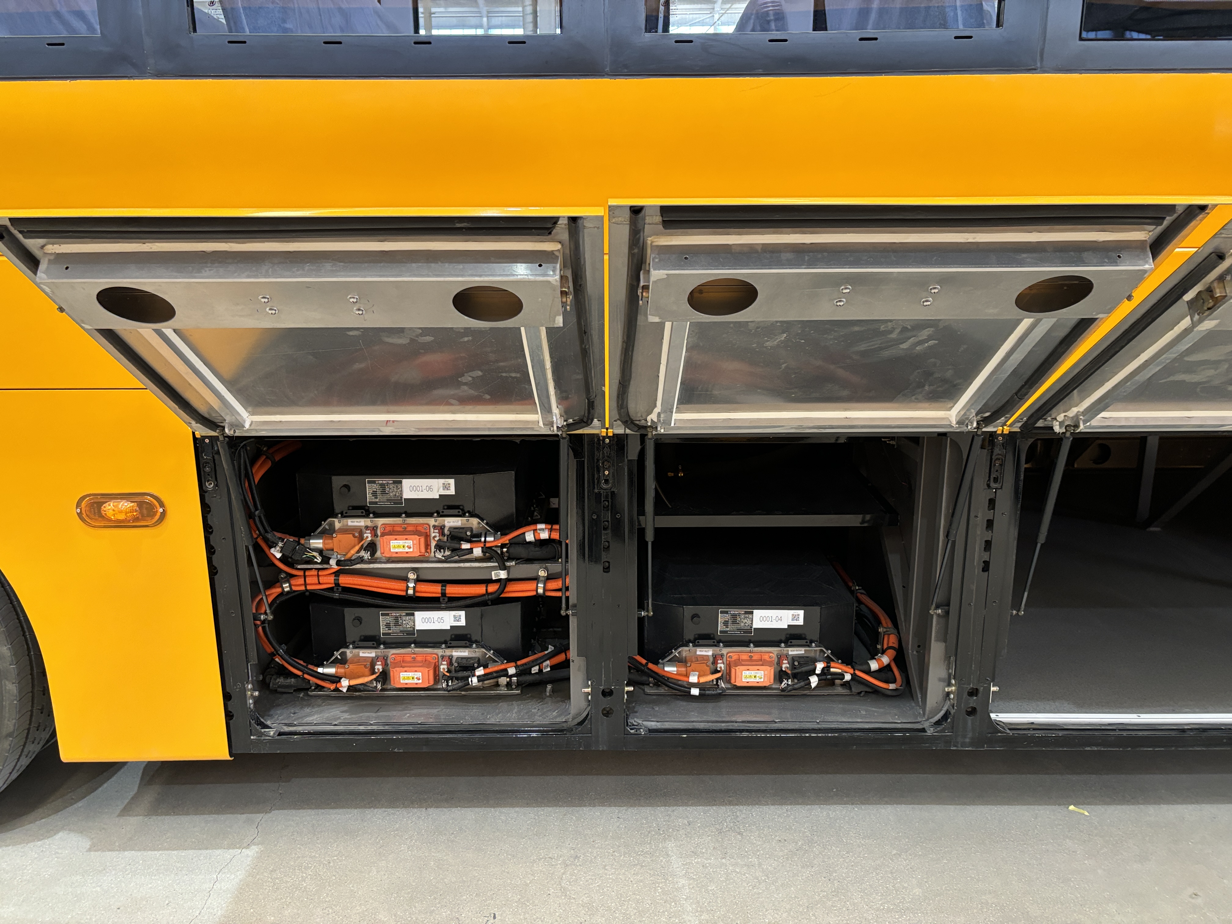 Electric bus