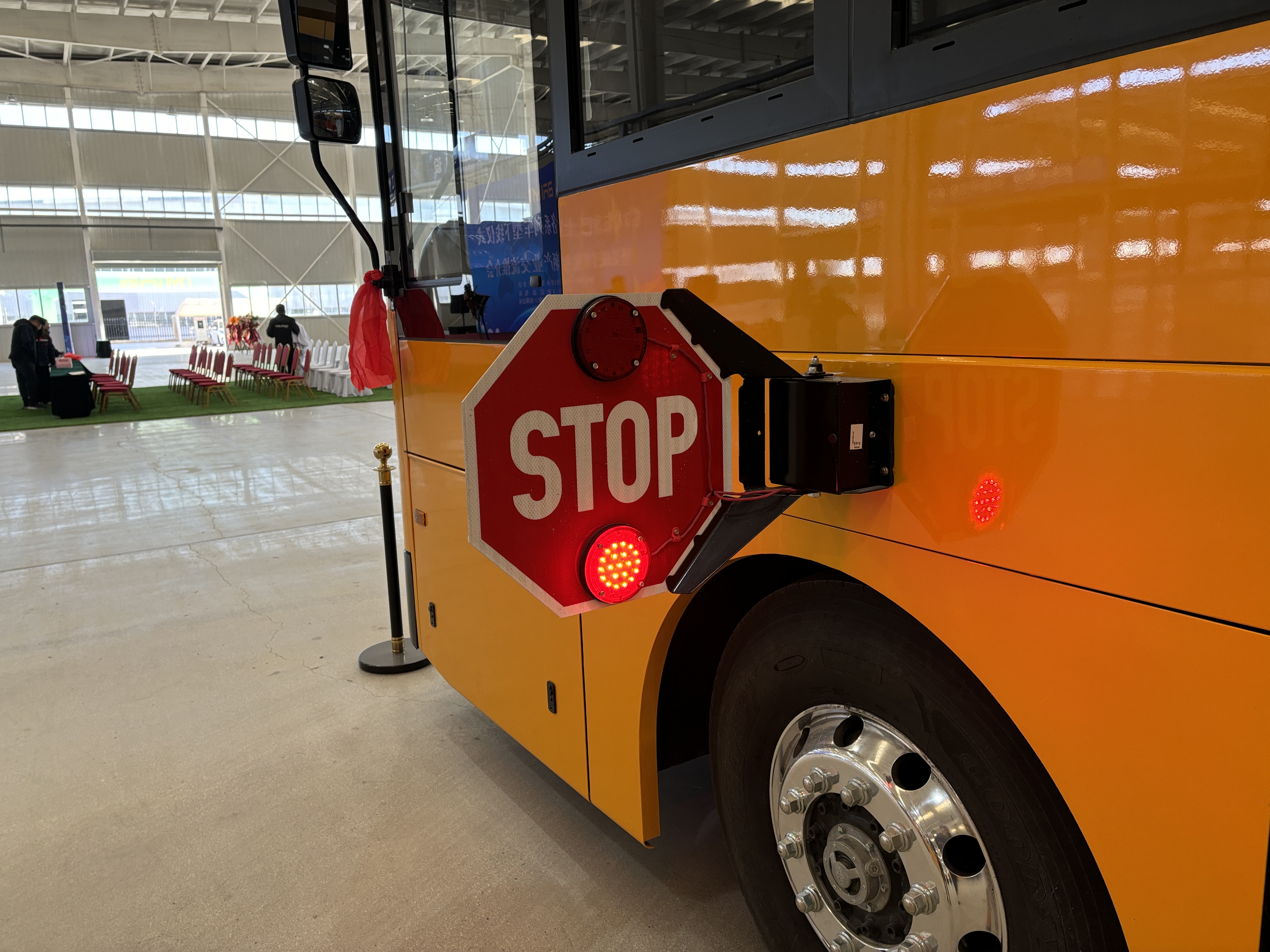 Electric bus